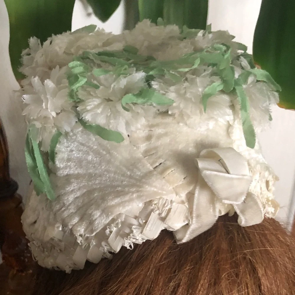 Vintage White Flower Hat by CINDERELLA - Picture 4 of 10